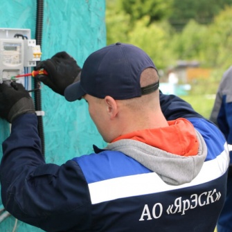 В Ярославском регионе набирает обороты установка автоматизированной системы коммерческого учета электроэнергии в садоводческих некоммерческих товариществах (АСКУЭ) (СНТ). Реализация данного энергоэффективного проекта осуществляется АО «ЯрЭСК» - совместным предприятием Правительства Ярославской области и ПАО «МРСК Центра» - с активным участием членов садоводческих товариществ в рамках областной Программы консолидации и восстановления электрических сетей СНТ. Большую помощь в реализации данной Программы оказывает Департамент ЖКХ, энергетики и регулирования тарифов Ярославской области.