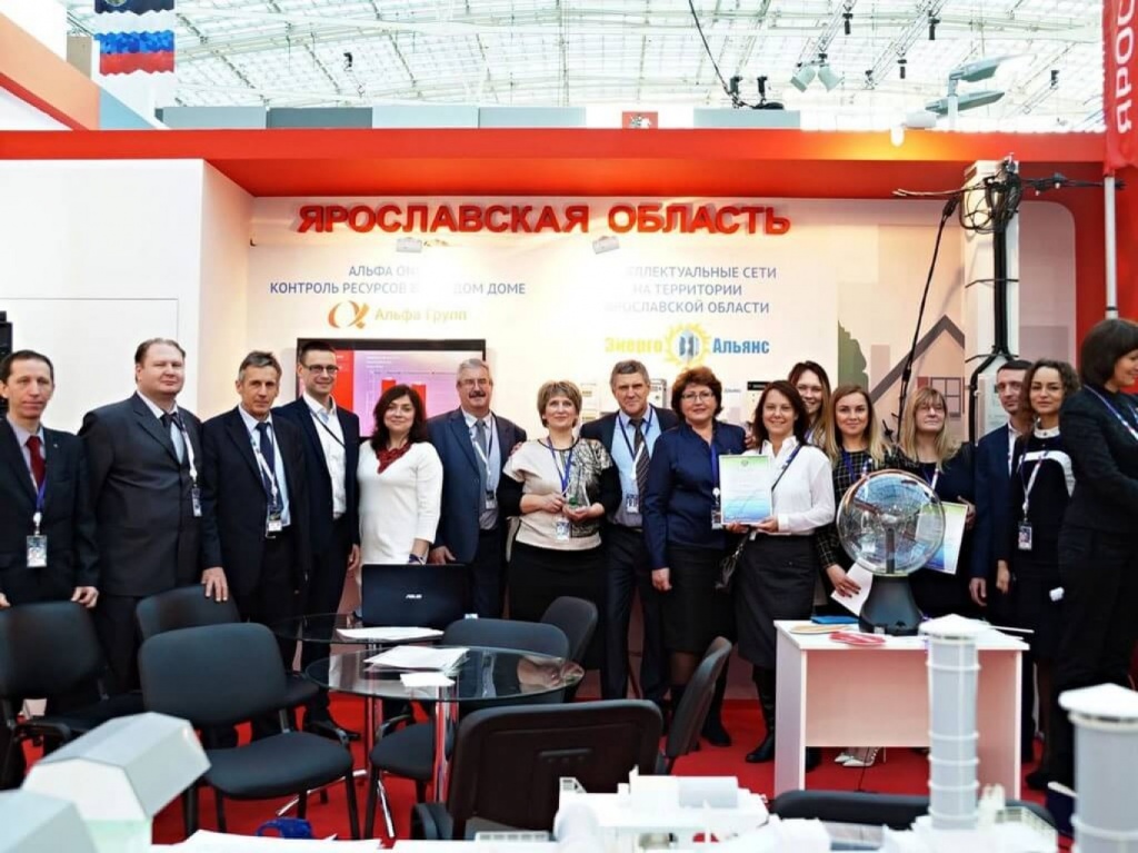 23-25 ноября 2016 года в рамках выставки V Юбилейного международного форума по энергоэффективности и развитию энергетики ENES-2016, который проходил в городе Москве, Правительство Ярославской области и Акционерное общество «Ярославская электросетевая компания» (далее – АО «ЯрЭСК») представили совместный проект по консолидации и восстановлению электрических сетей садовых товариществ региона. Опыт ярославских энергетиков вызвал оживленный интерес участников мероприятия, особенно представителей Курской области, Республики Хакасия, Санкт-Петербурга, Татарстана, высших учебных заведений города Москвы и др.
