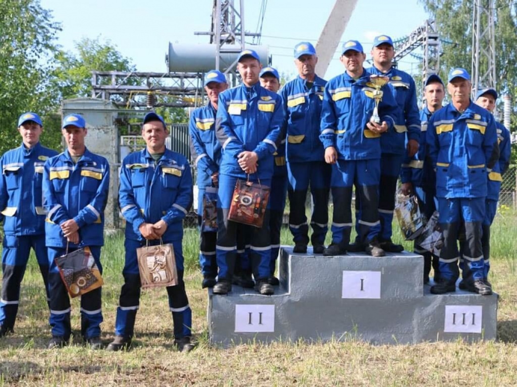 В АО «Ярославская электросетевая компания» состоялись ежегодные соревнования по профессиональному мастерству оперативно-ремонтного персонала. В них приняли участие бригады Переславль-Залесского филиала, Любимского, Мышкинского и Ярославского участков. Цель состязаний – оттачивание производственных навыков и обмен опытом.