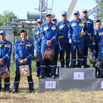 В АО «Ярославская электросетевая компания» состоялись ежегодные соревнования по профессиональному мастерству оперативно-ремонтного персонала. В них приняли участие бригады Переславль-Залесского филиала, Любимского, Мышкинского и Ярославского участков. Цель состязаний – оттачивание производственных навыков и обмен опытом.