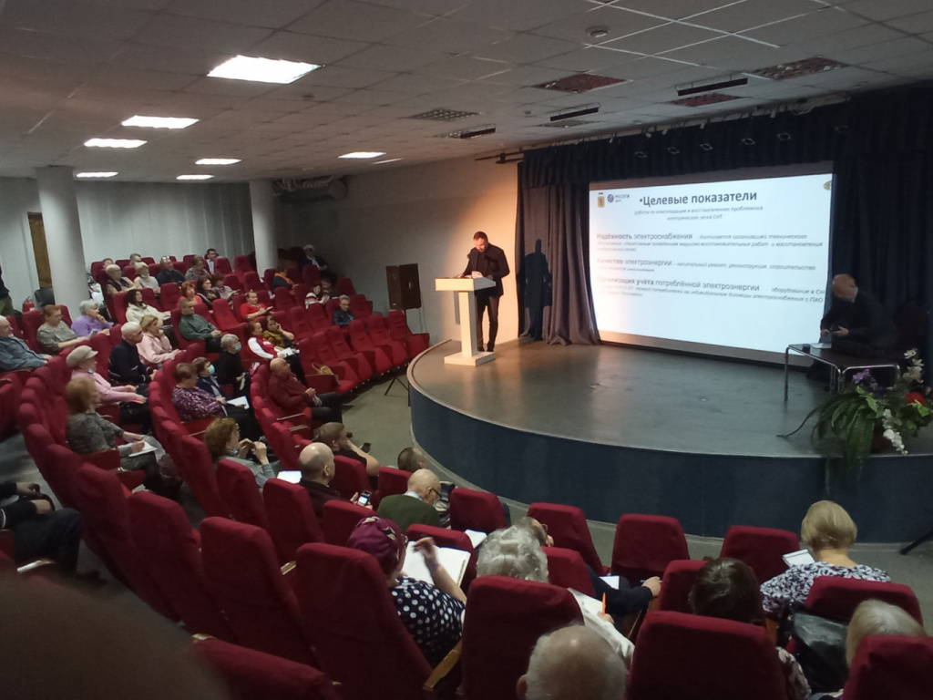 Руководитель АО «Ярославская электросетевая компания» Алексей Григорьев доложил об итогах реализации Программы консолидации и восстановления электрических сетей 0,4-10 кВ садоводческих некоммерческих товариществ, расположенных на территории Ярославской области, в 2021 году, планах на календарный год и перспективу до 2027 года на ежегодном отчетном мероприятии с председателями СНТ.