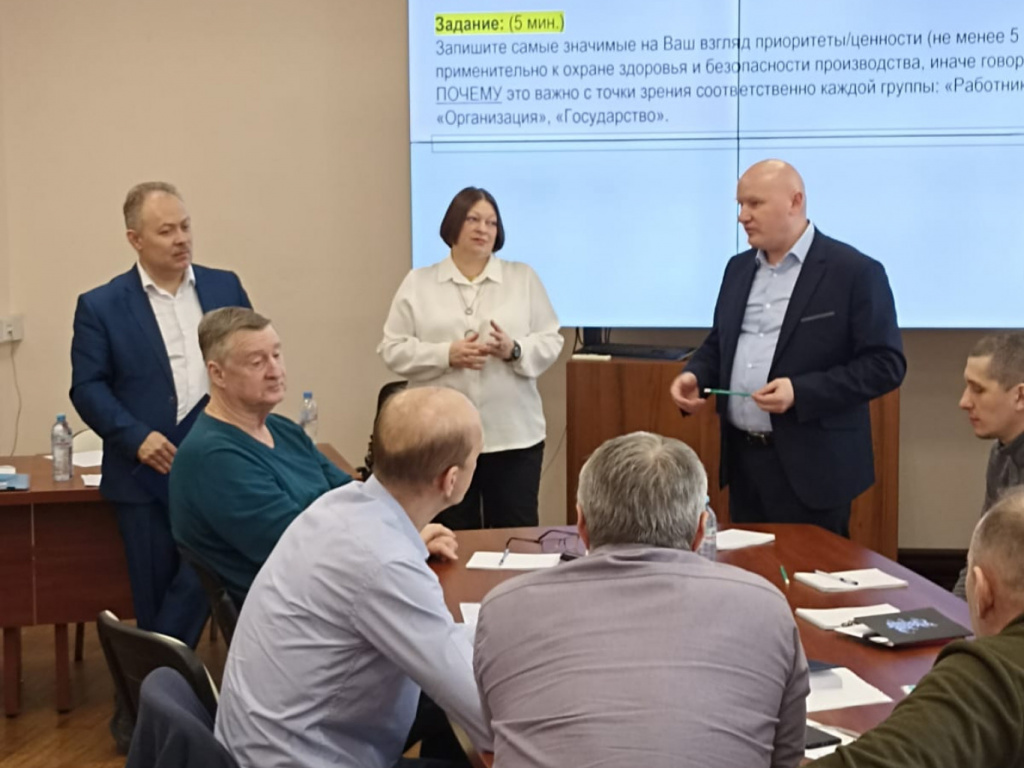 23 марта 2023 года в АО «Ярославская электросетевая компания» прошла Стратегическая сессия по реализации Концепции нулевого травматизма. В ней приняли участие начальник департамента производственной безопасности и экологической политики ПАО «Россети Центр» Павел Астафьев, заместитель начальника департамента производственной безопасности и экологической политики ПАО «Россети Центр» Елена Калинина, более 30 руководителей исполнительного аппарата АО «ЯрЭСК», начальники участков и мастера.