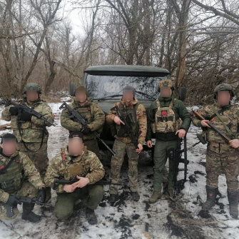 Военнослужащие из зоны СВО поблагодарили «Народный фронт» и ярославских энергетиков за помощь
Бойцы, работающие на Луганском направлении, получили автомобиль «УАЗ» и гуманитарную помощь, ранее безвозмездно переданные АО «ЯрЭСК» при содействии Общероссийского народного фронта, и поблагодарили всех неравнодушных.
- Земляки, мы благодарны вам за помощь. Вы – наш надёжный тыл. С вашей поддержкой мы выстоим и победим. Огромное спасибо и низкий поклон! – обратились к энергетикам бойцы.