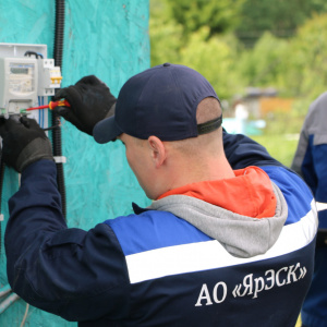 АО «Ярославская электросетевая компания» - 100-процентное предприятие ПАО «Россети Центр» завершило установку «умных» приборов учета электроэнергии в шести садоводческих товариществах Ярославской области: СНТ «Звездочка», СНТ «Энтузиаст», СНТ «Полет», СНТ «Борки», СНТ «Станкостроитель», СНТ «Солнечный». В общей сложности современными счетчиками были оборудованы 594 садоводческих участка. До конца текущего года АО «ЯрЭСК» планирует установить 363 интеллектуальных прибора учета в трех садоводствах Ярославской области: СНТ «Проектировщик», СНТ «Холод», СНТ «Мичуринец».